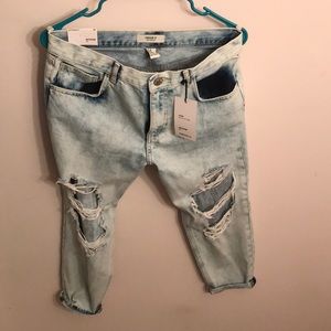 Destroyed boyfriend jeans